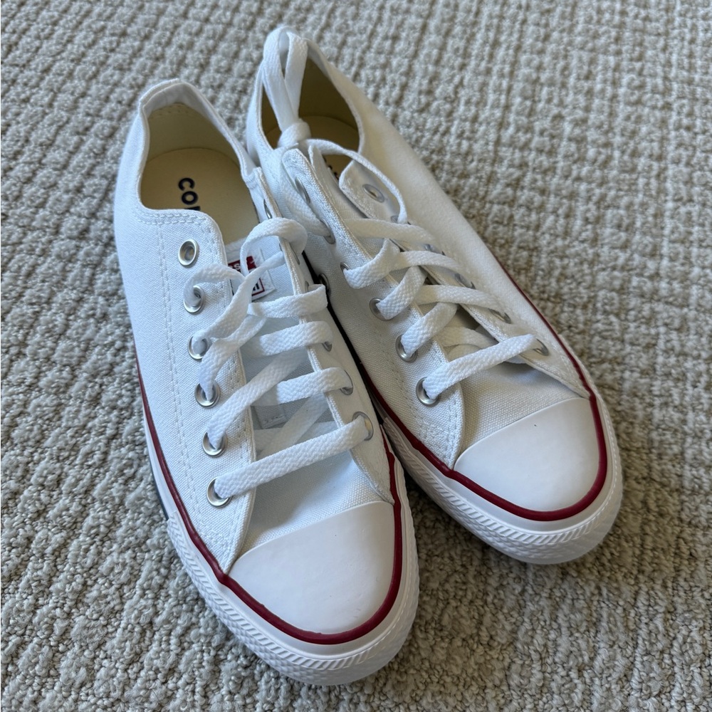 Brand New Converse Size 7 Women’s white chucks